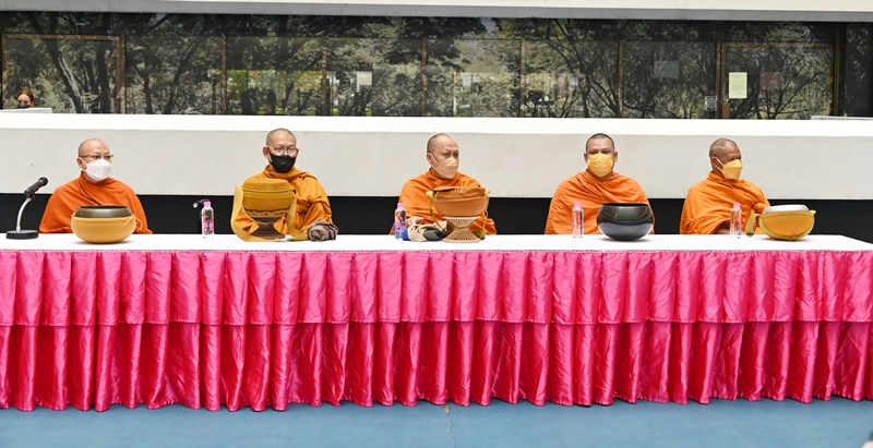 รูป ﻿กรมบังคับคดี จัดกิจกรรมทำบุญตักบาตรประจำเดือนมกราคม 2566